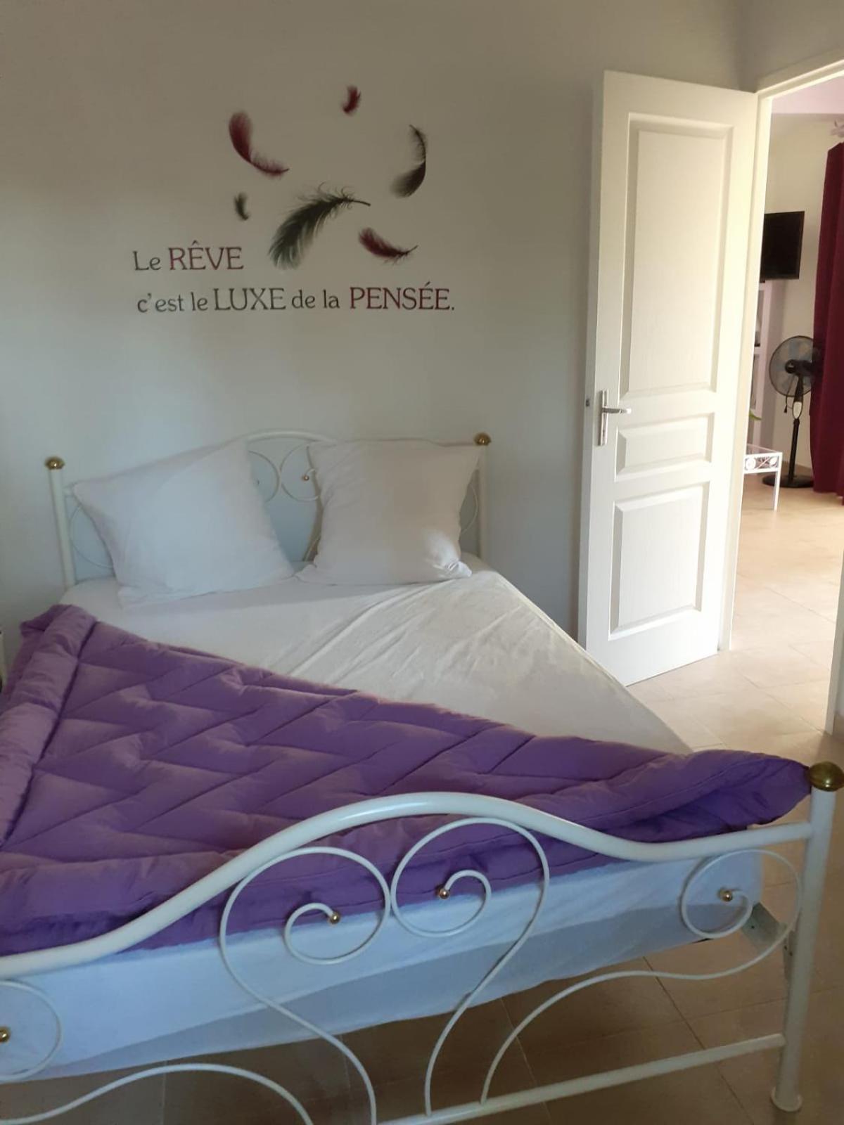 Les Gîtes de l'Arbousier Quissac  Extérieur photo